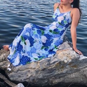 CECE Hydrangea printed A-line maxi dress